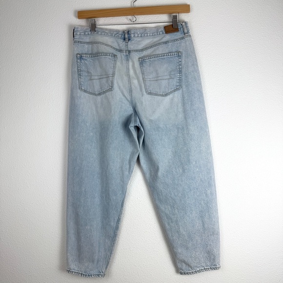 American Eagle Relaxed Mom Jean Denim Light Wash 14 S Short - Picture 5 of 8